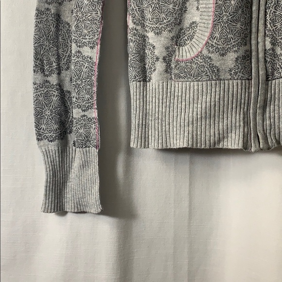 ❄️ Pink & Grey Snowflake Zip-Up Sweater - Picture 3 of 7